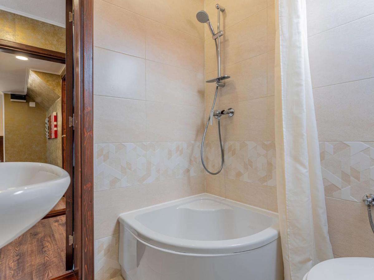 Casa Saraste Hotel ริชนอฟ ภายนอก รูปภาพ