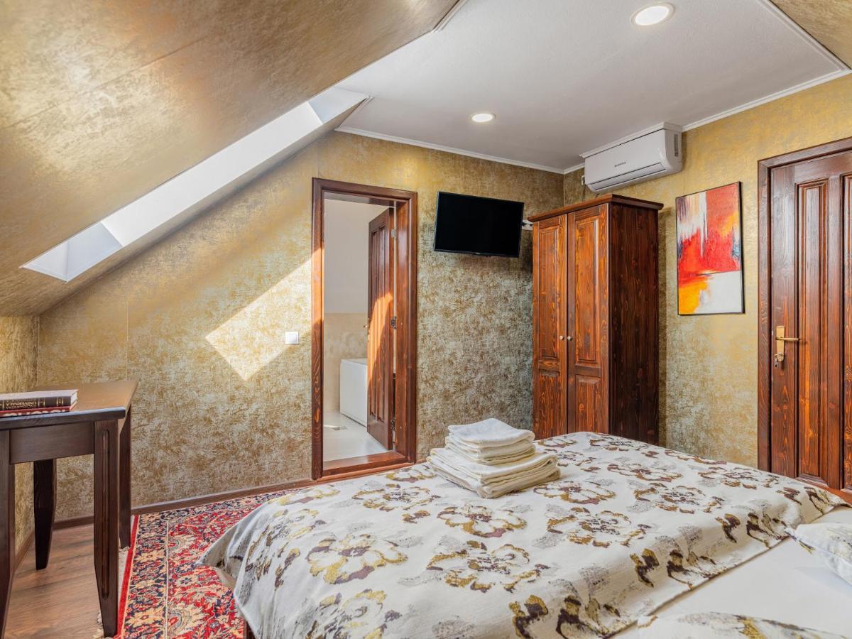 Casa Saraste Hotel ริชนอฟ ภายนอก รูปภาพ